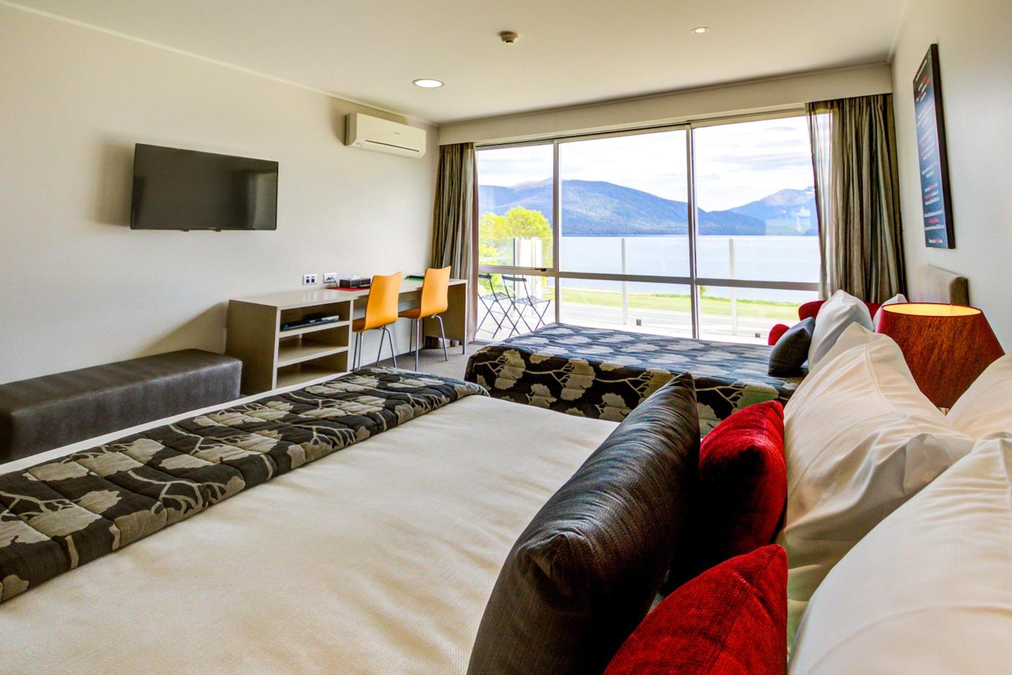Marakura Deluxe Motel Te Anau Exterior photo